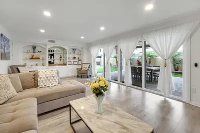 Image de Cozy and Spacious Home in Surf City, Ca