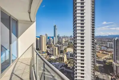 Image de Towers of Chevron - Stunning Southern Facing from Level 33!