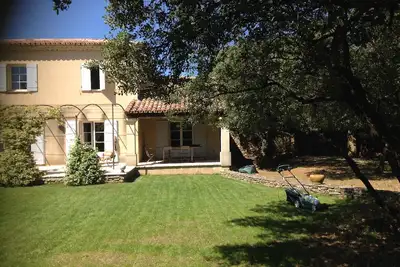 Image de Maison avec piscine à côté du pont du Gard