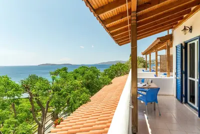 Image de Maison de vacances 'Seaview Mastrozanne Studio 4 Andros' avec vue sur la mer, Wi-Fi et climatisation