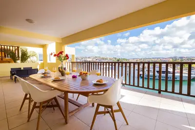 Image de Penthouse with breathtaking water view!
