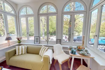 Image de 30 m² vacation apartment in a villa in Warnemünde by the spa gardens - ideal for guests with dogs