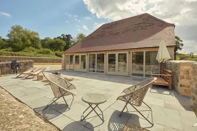 Image de Beautiful Hay Barn Conversion With Large Patio