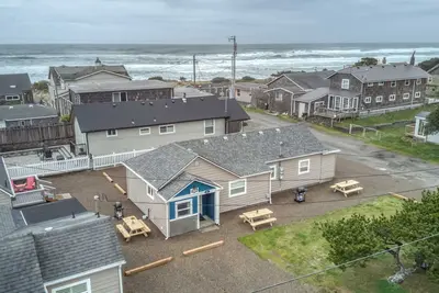 Image de Vacation with Friends, Family in this Cottage Complex Steps from Rockaway Beach!