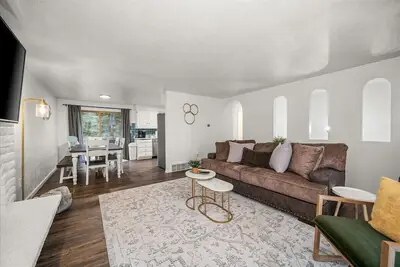Image de Peaceful Haven  I  Stylish Home in North Spokane!