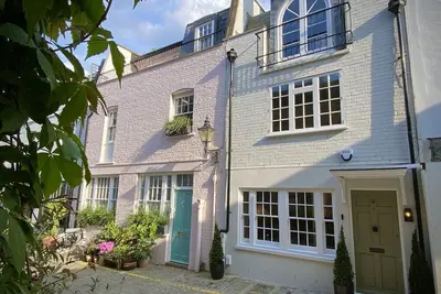 New Luxury Town House