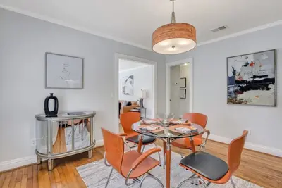 Image de Mid-Century Bungalow - Blue Mile & Close to Gsu!