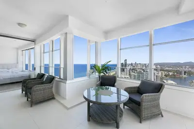 Image de Luxury 3-Bed with Pool, Gym & Breathtaking Views
