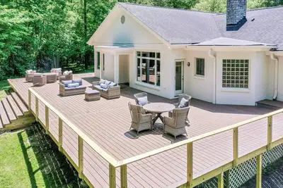 Image de Modern farmhouse in the Woods with Amazing Views and Nature