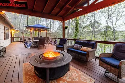 Image de Spacious Lakefront Retreat w/ Hot Tub & Guesthouse