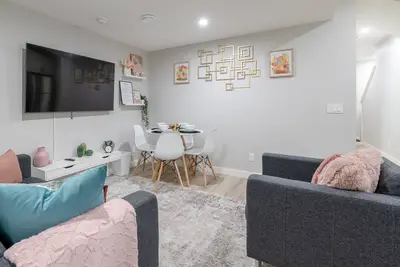 Image de Your Perfect 2br Stay in Se Calgary