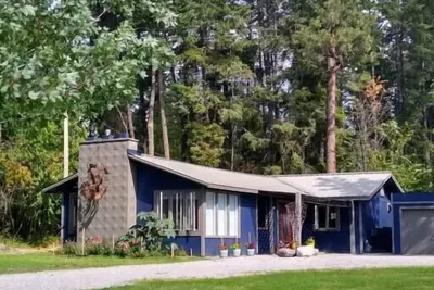Image de Solitude by Flathead Lake - two minutes from the beach