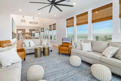 Image de Beachfront beauty w/ four identical primary bedrooms and private en suite baths