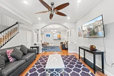 Image de Warder Upper · Spacious Dc Rowhouse w/Parking+Metro!