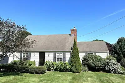 Hydrangea House! Beach house with deck, yard & play space - 2 miles to the beach