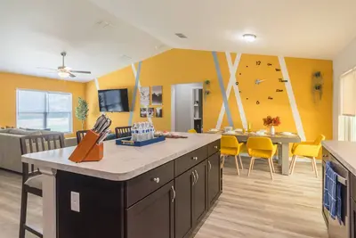 Image de Tropic Home-Gameroom+Patio/Bbq 3mi to Springs/Town