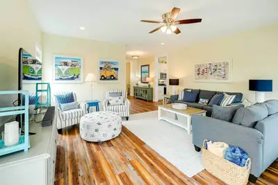 Image de Corolla Vacation Rental w/ Pool, Walk to Beach!