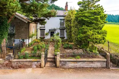 Image de de Luxe-Cottage-Vue sur la campagne-Salle de bain et douche-Rose Cottage
