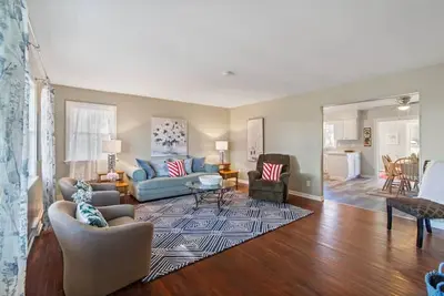 Image de Canandaigua Charmer - Sleeps 6!