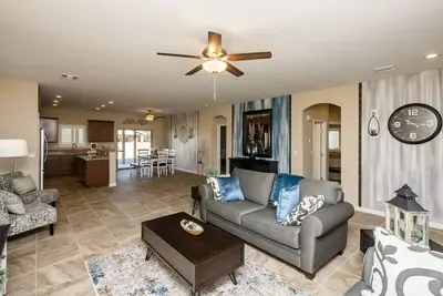Image de Sanctuary On Feather Bush Way