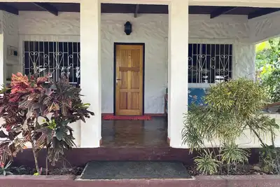 Rustic Bungalow With Garden, 2 Minutes From the Beach