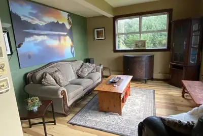 Image de Lakeshore ; main level of house