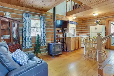 Image de Vacation Rental Near Lake Patoka with Hot Tub!