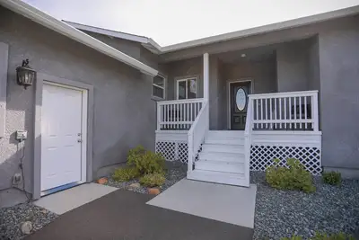 Image de Close to Town with a Remote Feel, Wooded View