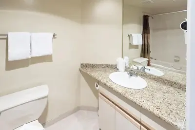 Image de Blueberry Hill Location! Pool, hot tub, walk to village