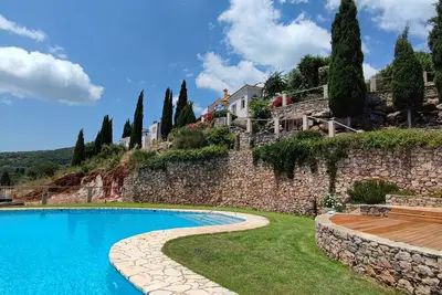 Image de Maison avec une vue imprenable sur la baie de Kalamata