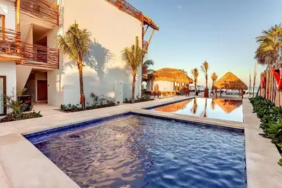 Comfort and Convenience! Onsite Pool, Minutes to Punta Coco Beach