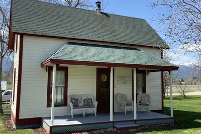 Image de Restored 1909 2 Story Farmhouse minutes from Hamilton