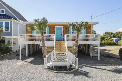 The Award-Winning Knotty Cottage, Beach House, Owner Operated