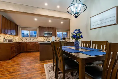 Image de Updated*1895 Victorian*Modern Kitchen*Mtn Views