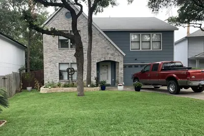Image de Casa Azul - entire home near Utsa, La Cantera, medical center, and 6 flags