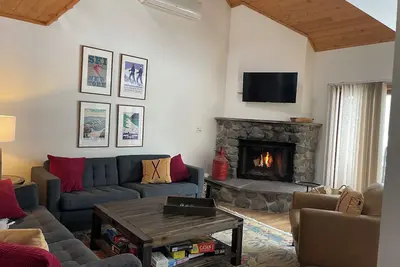 Image de Ski house just steps from slopes with indoor pool
