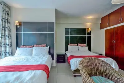 Image de Cozy and spacious beachfront apartment at Durban South Beach