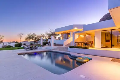 Image de Sky Villa Paradise: Sleep in the Clouds w\/ Heated Pool, Putting, Gym