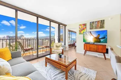 Image de Island condo w/ balcony & beach access
