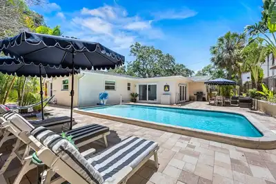 Image de Siesta Dolce | Luxury Siesta Key Home w/ Private Heated Pool, Close To Beach!