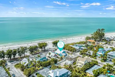 Image de Salty Sister: Stunning Beachfront Vacation Home with Heated Pool, Steps from Anna Maria Island Beach
