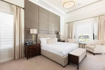 Image de Luxury Reunion Home- Infinity Pool, Spa, Theater, & Arcade- Next To Disney