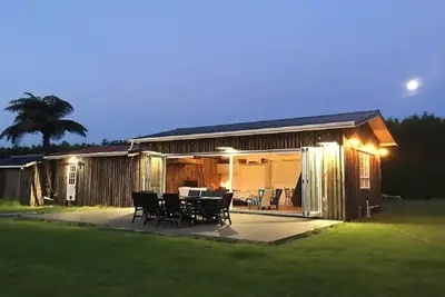 Image de The Mars Barn, Sauna, Stars & Serenity