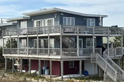Image de Fantastic ocean views from this first floor ocean front duplex in Harvey Cedars