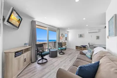 Image de Immaculate Beach Front 2nd Floor Unit
