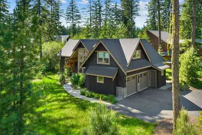 Image de Luxury mountain stay with hot tub, firepit, Ev charger & game room -dog-friendly