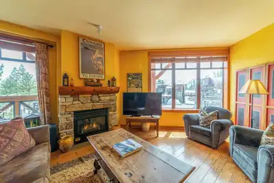 Image de Steps to Gondola – Upgraded 2br, 2. 5ba Condo 577