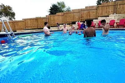 Image de Entertain Large Groups Here: Game Room, Pool, Patio, Fire Pit, Pool Table & More