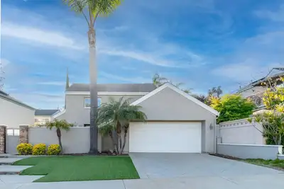 Image de 4b/3b Single Family Home with Main Floor Bedroom/Bathroom