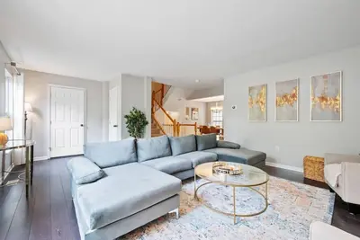 Image de New! 3 Bdrm | Mt Washington | Garage